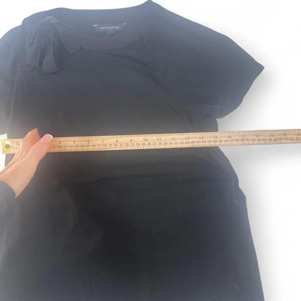 Black top with‎ puff sleeve